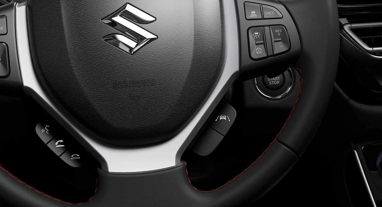 Suzuki S-CROSS GLX Urban Black kormány narancssárga varrással