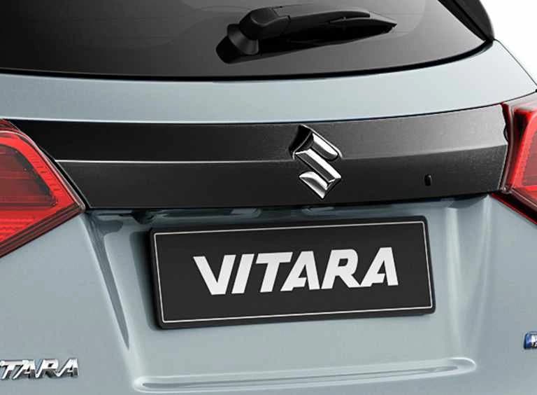 Suzuki Vitara GLX Urban Black csomagtérajtó fekete borítssal