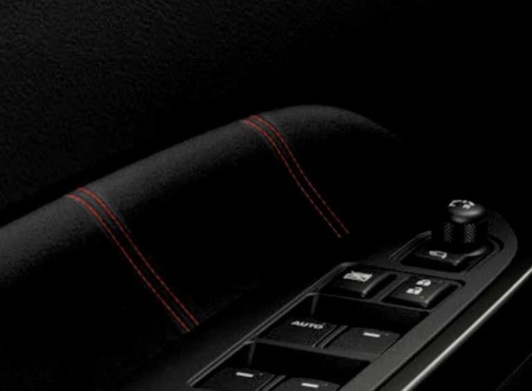 Suzuki Vitara GLX Urban Black belső ajtó ablakemelő panel narancssárga varrással