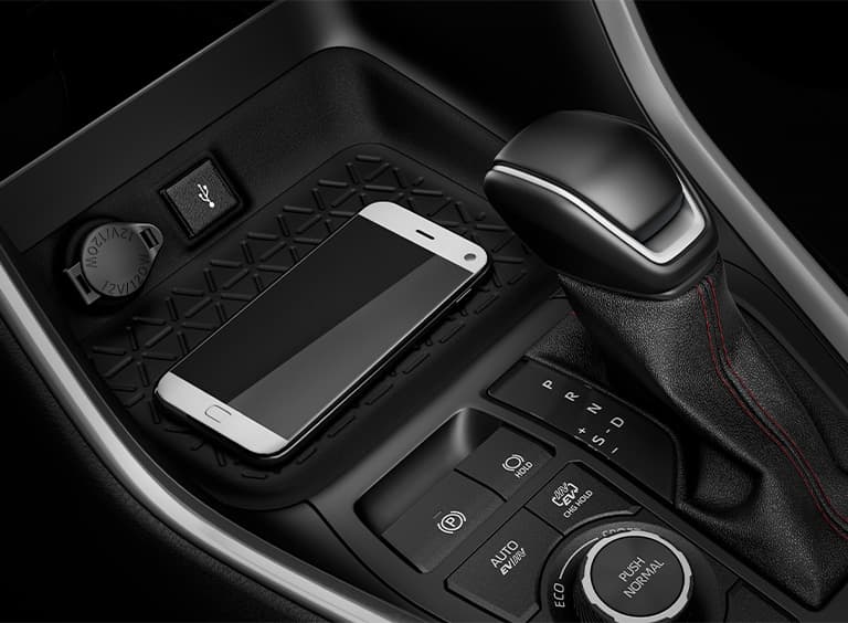 Suzuki Across E-4WD kapcsoló a középkonzolon