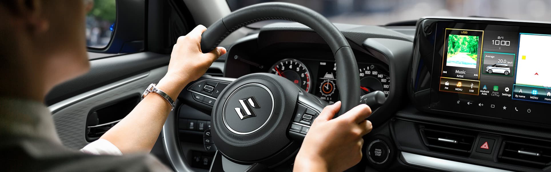 Suzuki Swift belső, úton lévő járműből fotózva