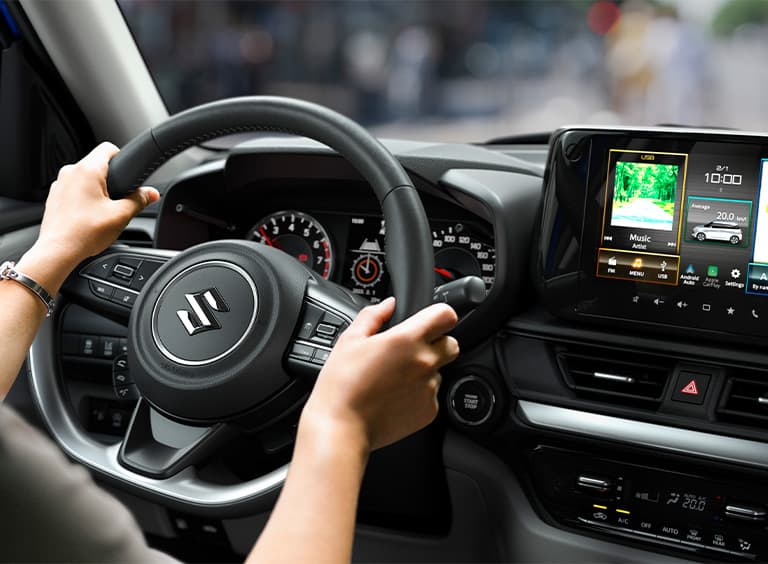 Suzuki Swift belső, úton lévő járműből fotózva